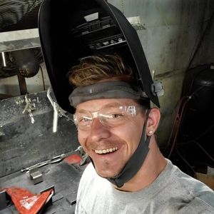 Meet your Posher, Devin